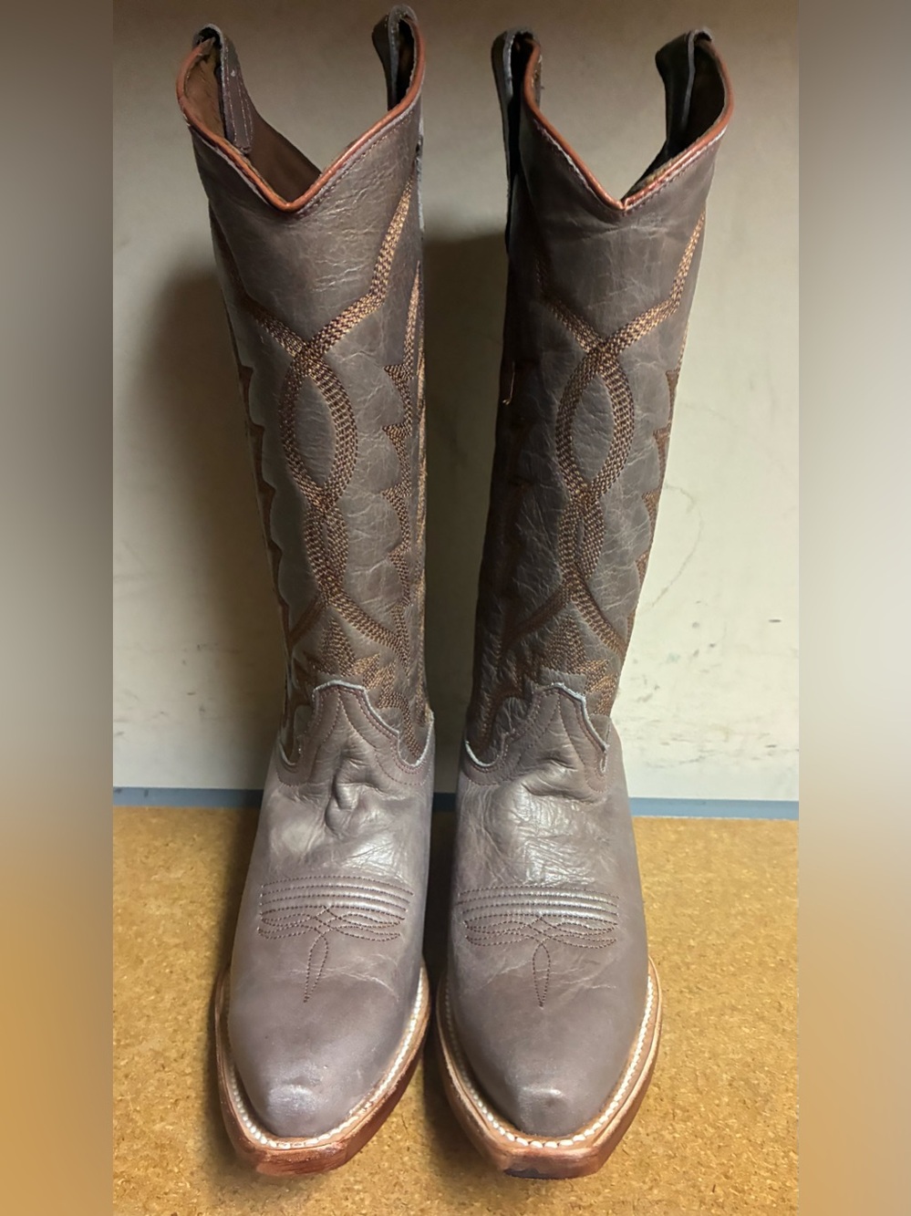 Circle G by Corral L6335 Women’s 7 M Sand Embroidered Snip Toe Cowboy Boots